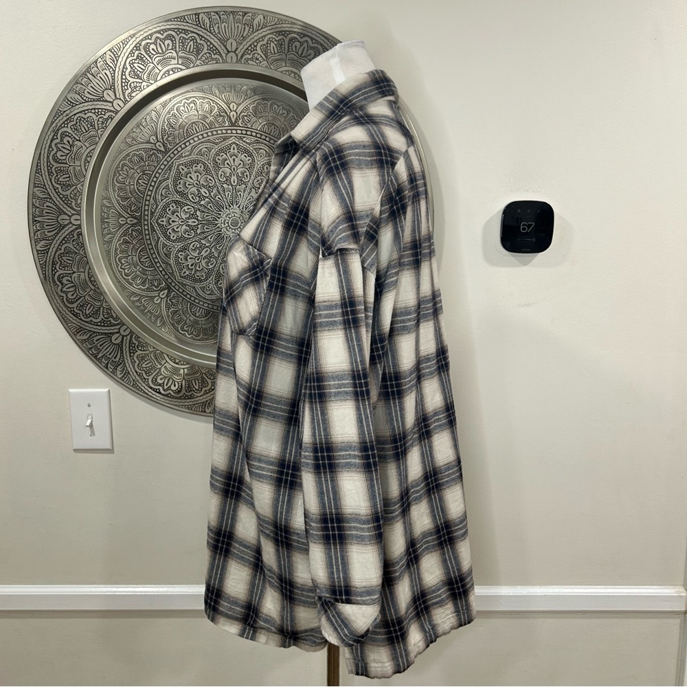 Lovers and Friends Blue and Ivory Plaid Flannel Size : Small - Picture 3 of 10